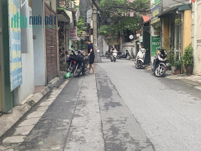 NHÀ PHÂN LÔ GARA Ô TÔ KINH DOANH ĐỈNH CAO CỦA NGUYỄN SƠN - LONG BIÊN