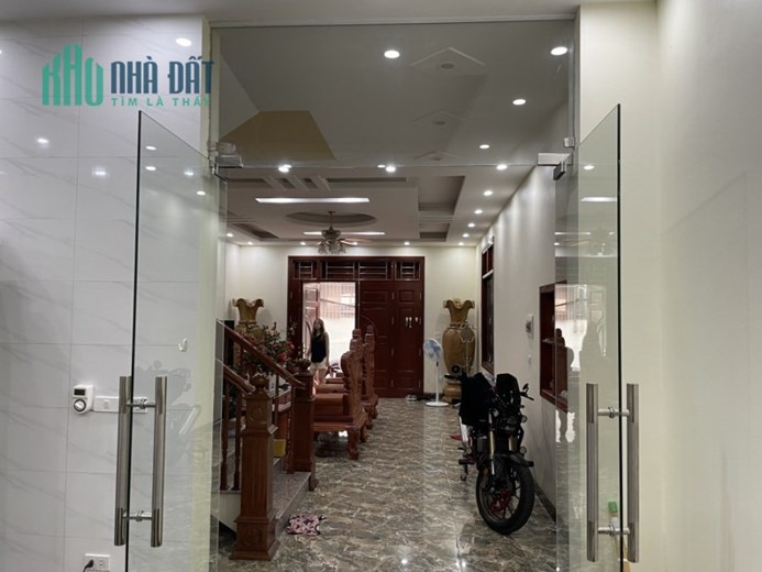 NHÀ ĐẸP MẶT PHỐ NGỌC THỤY - 5 TẦNG THANG MÁY – SỐNG ĐẢNG CẤP