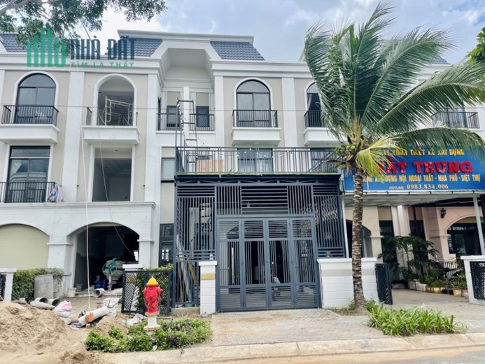 Cần bán nhà 1 trệt, 2 lầu có sân thượng có thể kinh doanh  Châu Đốc, Phường Vĩnh Mỹ, Châu Đốc, An