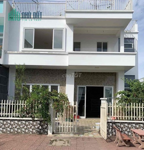 CẦN BÁN NHÀ Lê Hồng Phong-Khu Dân Cư Bờ Hồ P8, Phường 8, Thành phố Cà Mau