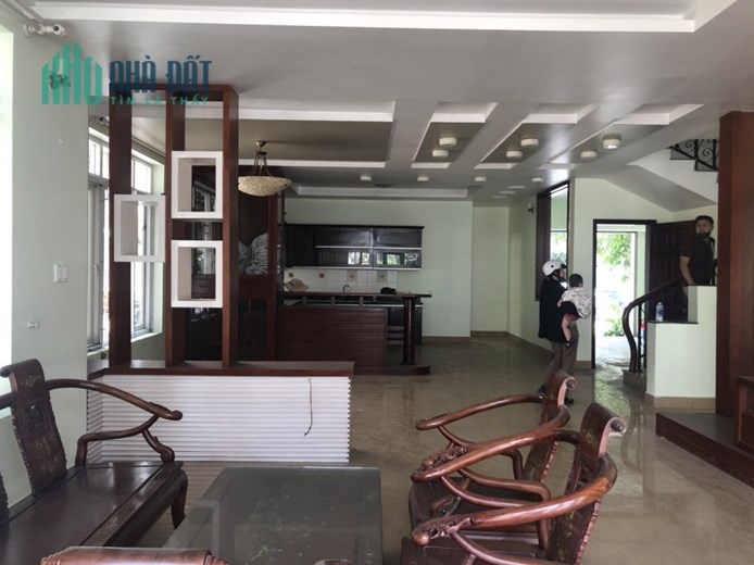 Biệt thự đẹp 2 mặt tiền nhiều nội thất, an ninh 24h, yên tĩnh, hồ bơi, Tennis, du thuyền
