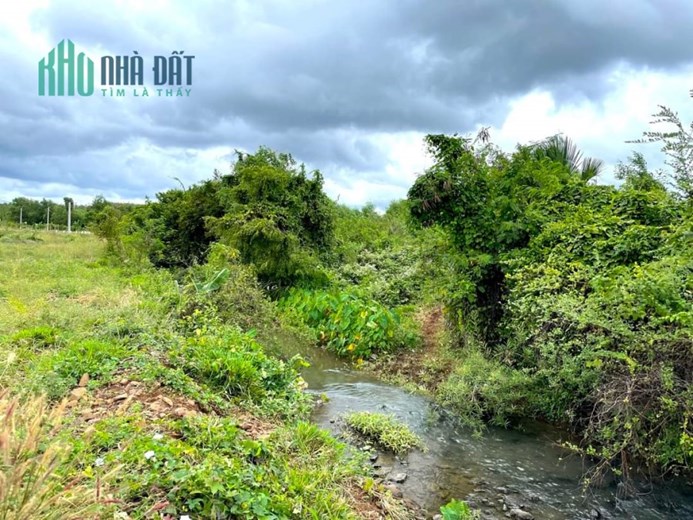 Đất sào bà rịa giá rẻ, đường nhựa, suối ôm đất