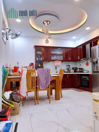 NGộp HXH Cách Mạng tháng 8 - 36m2 - 4 tầm