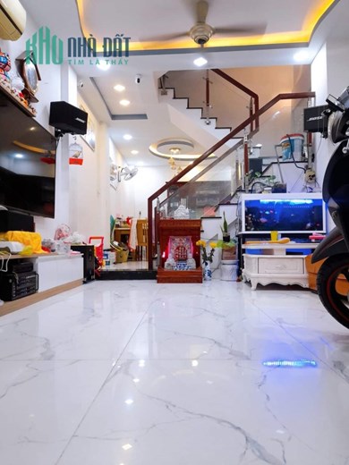 NGộp HXH Cách Mạng tháng 8 - 36m2 - 4 tầm