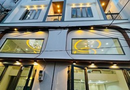 Cần bán gấp nhà phố Full nội thất.