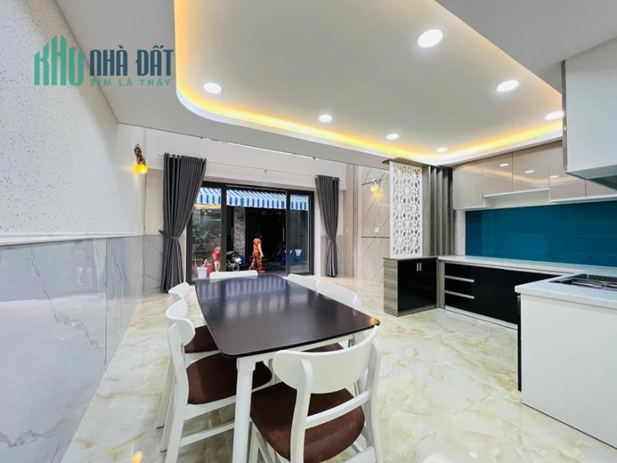 Cần bán gấp nhà phố Full nội thất.