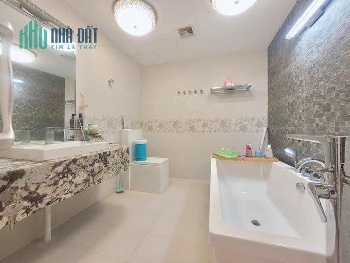 Siêu phẩm chung cư cao cấp Royal City căn hộ 2 ngủ siêu đẹp 113m2  giá chào  7.3 tỷ