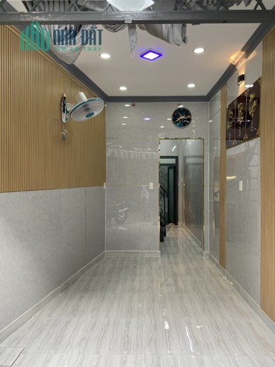 Chỉ 1 tỷ hơn có nhà đẹp HXH 2 tầng SHR kế Tân Hóa Đông Bình Tân.