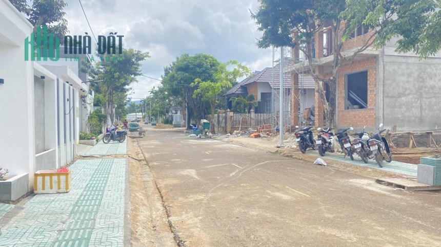 Đất mặt tiền tôn thất tùng lô 90 liên nghĩa đức trọng 8,5 tỷ
