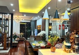 Bán Nhà Mặt Phố Giảng Võ DT 54m2 Kinh Doanh Sầm Uất Mặt Tiền 4,5m Đường Đôi Cực Đẹp