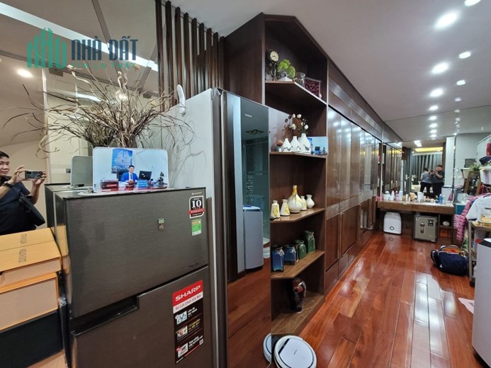 Bán Nhà Mặt Phố Giảng Võ DT 54m2 Kinh Doanh Sầm Uất Mặt Tiền 4,5m Đường Đôi Cực Đẹp