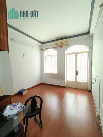 CHỈ 4 TỶ –Ngay Trung Tâm Quận 10- 3Tầng- Sổ Vuông A4 – Hẻm Ba Gác