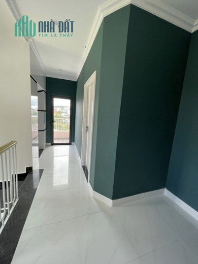 Chính chủ gửi bán Khách sạn đẹp view đỉnh của chóp đường Khe Sanh, P.10, TP. Đà Lạt