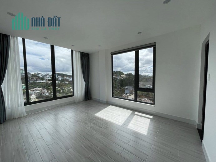 Chính chủ gửi bán Khách sạn đẹp view đỉnh của chóp đường Khe Sanh, P.10, TP. Đà Lạt