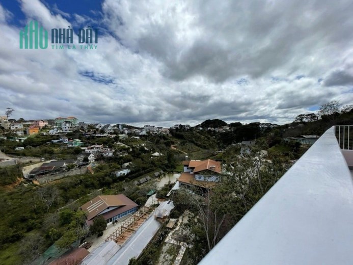 Chính chủ gửi bán Khách sạn đẹp view đỉnh của chóp đường Khe Sanh, P.10, TP. Đà Lạt