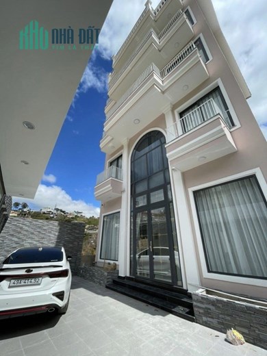 Chính chủ gửi bán Khách sạn đẹp view đỉnh của chóp đường Khe Sanh, P.10, TP. Đà Lạt