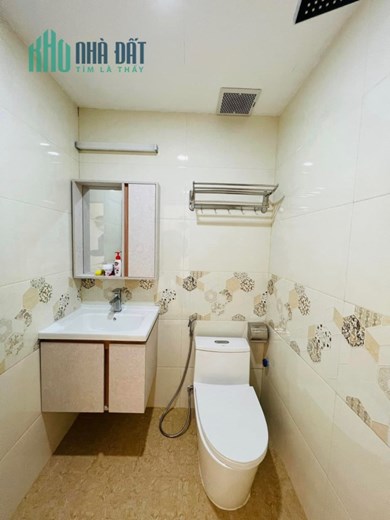 BÁN NHÀ CẦU GIẤY - NGUYỄN NGỌC VŨ - 7 TẦNG THANG MÁY - Ô TÔ TRÁNH - PHÂN LÔ - KD