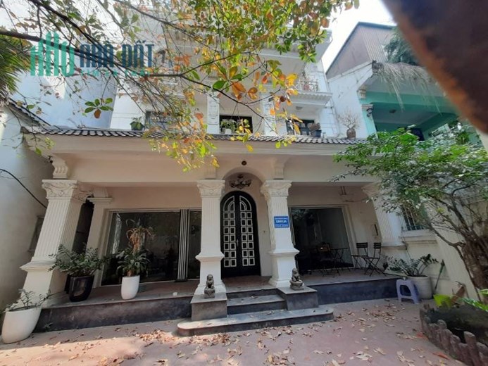 Cho thuê biệt thự Cầu Giấy 200m, 4 tầng, 4 ngủ, ô tô. Kinh doanh. Nhỉnh 40tr.
