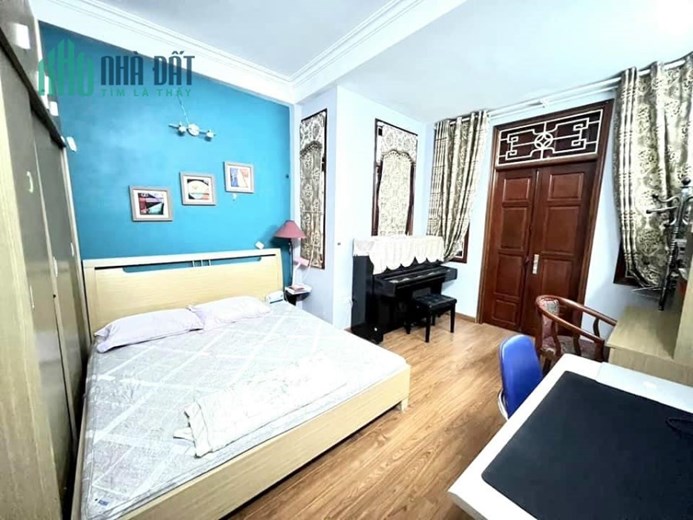 Bán nhà ngõ 165 Dương Quảng Hàm, Cầu Giấy, 64m2, 4 tầng, tương lai ra mặt phố, giá 6 tỷ