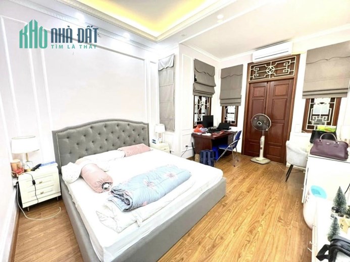 Bán nhà ngõ 165 Dương Quảng Hàm, Cầu Giấy, 64m2, 4 tầng, tương lai ra mặt phố, giá 6 tỷ