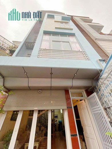 BÁN NHÀ PHỐ LẠC LONG QUÂN. Diện tích 97m2 5 tầng MT 7,4m. GIÁ 150TR/1M2.