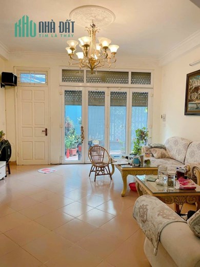 BÁN NHÀ PHỐ LẠC LONG QUÂN. Diện tích 97m2 5 tầng MT 7,4m. GIÁ 150TR/1M2.