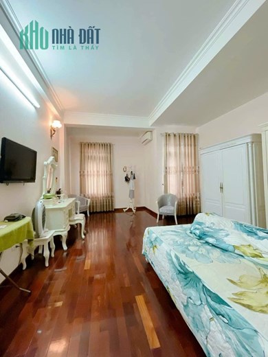 BÁN NHÀ PHỐ LẠC LONG QUÂN. Diện tích 97m2 5 tầng MT 7,4m. GIÁ 150TR/1M2.