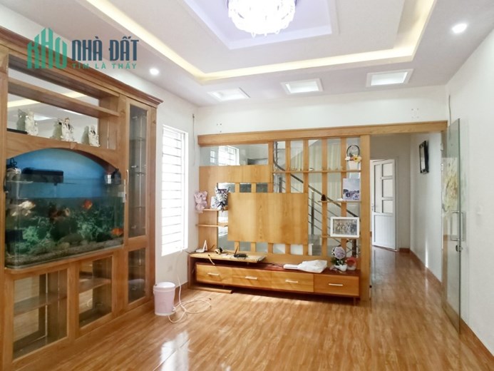 Bán nhà gốc dân xây độc lập phố Văn Cao, diện tích 40m 4 tầng lô góc, GIÁ 2.6 tỉ