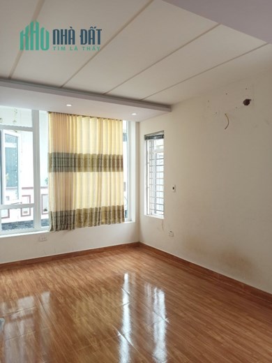 Bán nhà gốc dân xây độc lập phố Văn Cao, diện tích 40m 4 tầng lô góc, GIÁ 2.6 tỉ