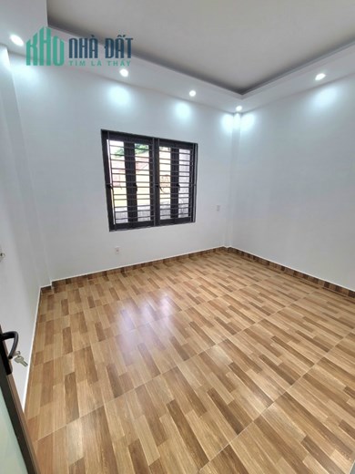 Bán nhà xây mới độc lập phố Thiên Lôi, 45m 4 tầng, sân cổng riêng, GIÁ 2.95 tỉ