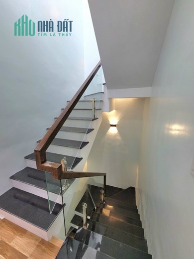 Bán nhà xây mới độc lập phố Thiên Lôi, 45m 4 tầng, sân cổng riêng, GIÁ 2.95 tỉ