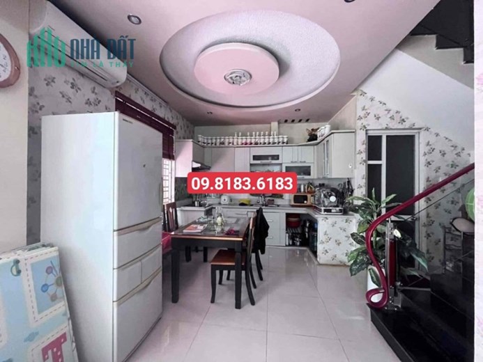 Bán nhà gốc dân đang ở phố 254 Văn Cao, diện tích 50m 4 tầng GIÁ 2.5 tỉ
