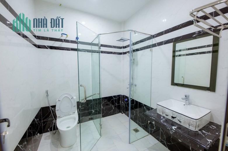 Bán nhà xây mới tinh ngõ 189 Đông Khê, diện tích 66m 4 tầng, GIÁ 3.25 tỉ sân rộng