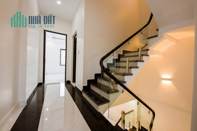 Bán nhà xây mới tinh ngõ 189 Đông Khê, diện tích 66m 4 tầng, GIÁ 3.25 tỉ sân rộng