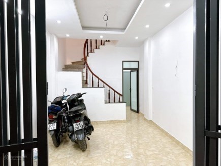 Chính chủ cần bán gấp tòa nhà căn hộ phố Nguyễn Khánh Toàn 90m2 x 5 t 17 ph giá 11.8 tỷ
