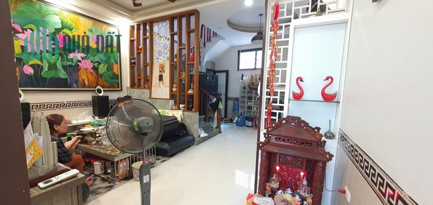 Chỉ với 3.x tỷ có nhà 5 tầng dân xây 41m Ngõ thông 10m ra mặt phố Ái Mộ- Bồ Đề trung tâm lõi Long