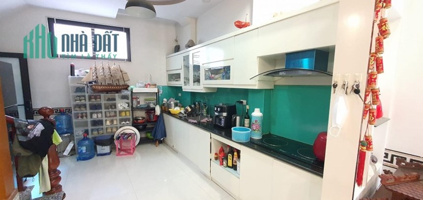 Chỉ với 3.x tỷ có nhà 5 tầng dân xây 41m Ngõ thông 10m ra mặt phố Ái Mộ- Bồ Đề trung tâm lõi Long