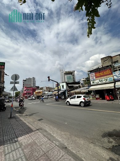 MẶT TIỀN NGAY GÓC NGÃ 5 NƠ TRANG LONG Q.BÌNH THẠNH 11X25M XÂY BUILDING - CHDV CHỈ 150TR/M2