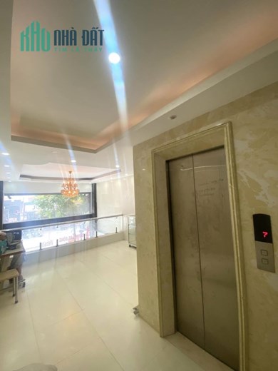 Tòa nhà Mặt phố vọng vỉa hè rộng - thang máy 7 Tầng 70m2 31.9 Tỷ