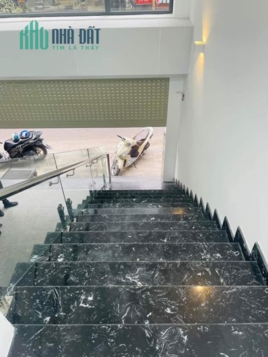 TÒA NHÀ VĂN PHÒNG – KIM CƯƠNG XANH TÂY HỒ: Yên Phụ 85m2, 2 mặt phố, 8 tầng, 2 hầm