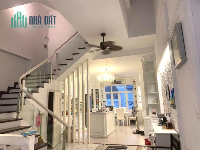 Nhà đẹp trung tâm Hoàng Mai, gara ô tô, 2 mặt ngõ rộng, 5 tầng thoáng mát, 118 triệu/m2