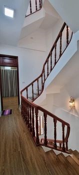 Nhà ngõ ô tô 7 chỗ vào, lô góc dt50m mt 4.5m 4 tầng  7 tỷ cách 50m ra phố ẩm thực Ngọc Lâm Long Biên