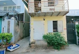 Cần tiền bán nhà Quận 4 60m2 sử dụng Giá 2 tỷ 300  cho khách mua ở TC thấp