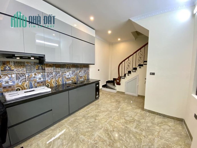 BÁN NHÀ TƯ ĐÌNH 35M 5TẦNG  4 TỶ NHÀ PHÂN LÔ Ô TÔ ĐỖ CỬA,