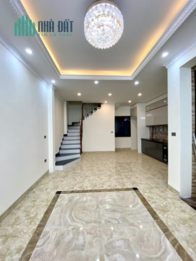 BÁN NHÀ TƯ ĐÌNH 35M 5TẦNG  4 TỶ NHÀ PHÂN LÔ Ô TÔ ĐỖ CỬA,