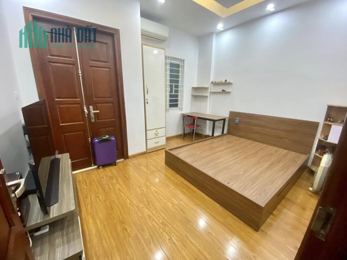 Tuyệt tác Chùa Láng! 2 thoáng, 30m ra oto, 50m ra phố, ở luôn, ngõ thoáng, 38m2*5T, 4.4 tỷ TL sâu