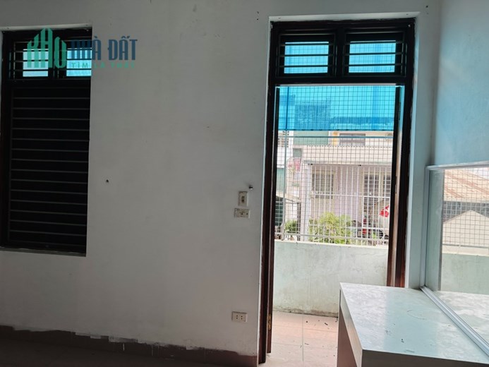 Hơn 8 tỷ có nhà 4 tầng, diện tích 98m, Mt5m.