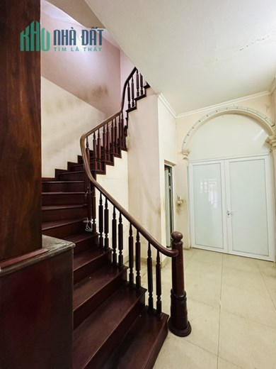 Hơn 8 tỷ có nhà 4 tầng, diện tích 98m, Mt5m.