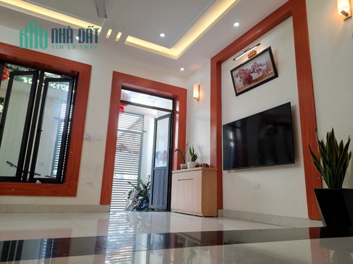 Bán nhà Đông Dư, Ô tô, 77m2, 3 tầng, mặt tiền 5,6m, nhĩnh 3 tỷ.