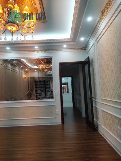 Bán nhà phân lô ngõ 9 ngõ phố Trần Quốc Hoàn dt 56 m2 x 6 t mới tinh ô tô vào nhà 15 ,5 tỷ
